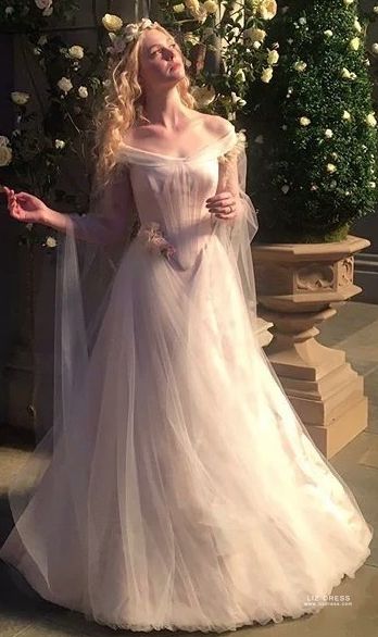 Elle Fanning Aurora Off-the-shoulder Tulle Wedding Dress in Movie  Maleficent 2