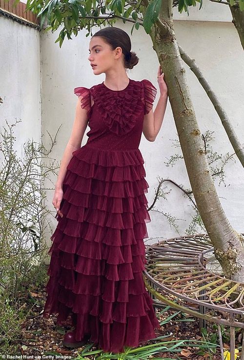 Anna Faris Red Satin Short Sleeve Slit Prom Dress