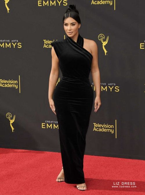 kim kardashian black dress red carpet